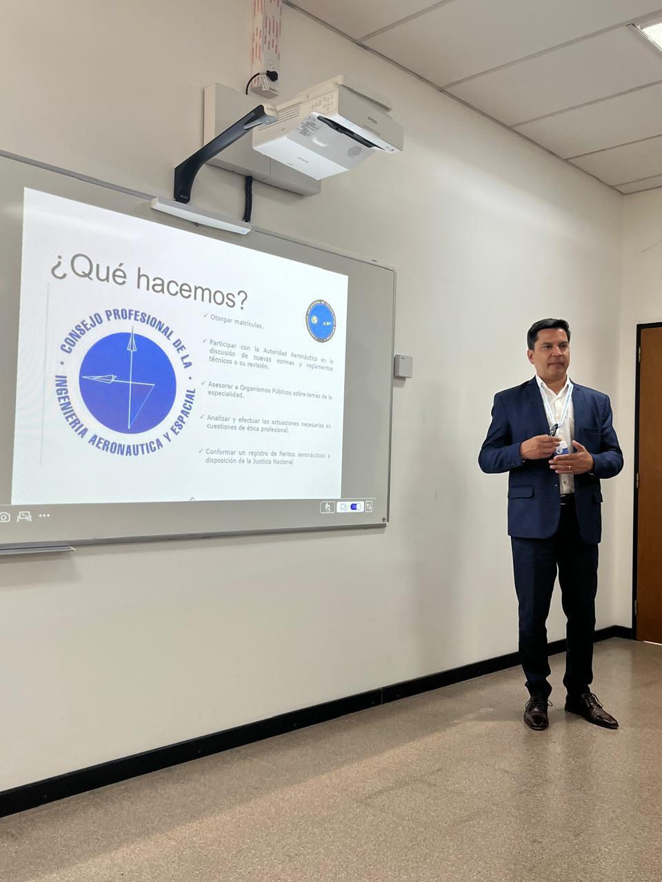 Presentación académica en ingeniería aeronáutica