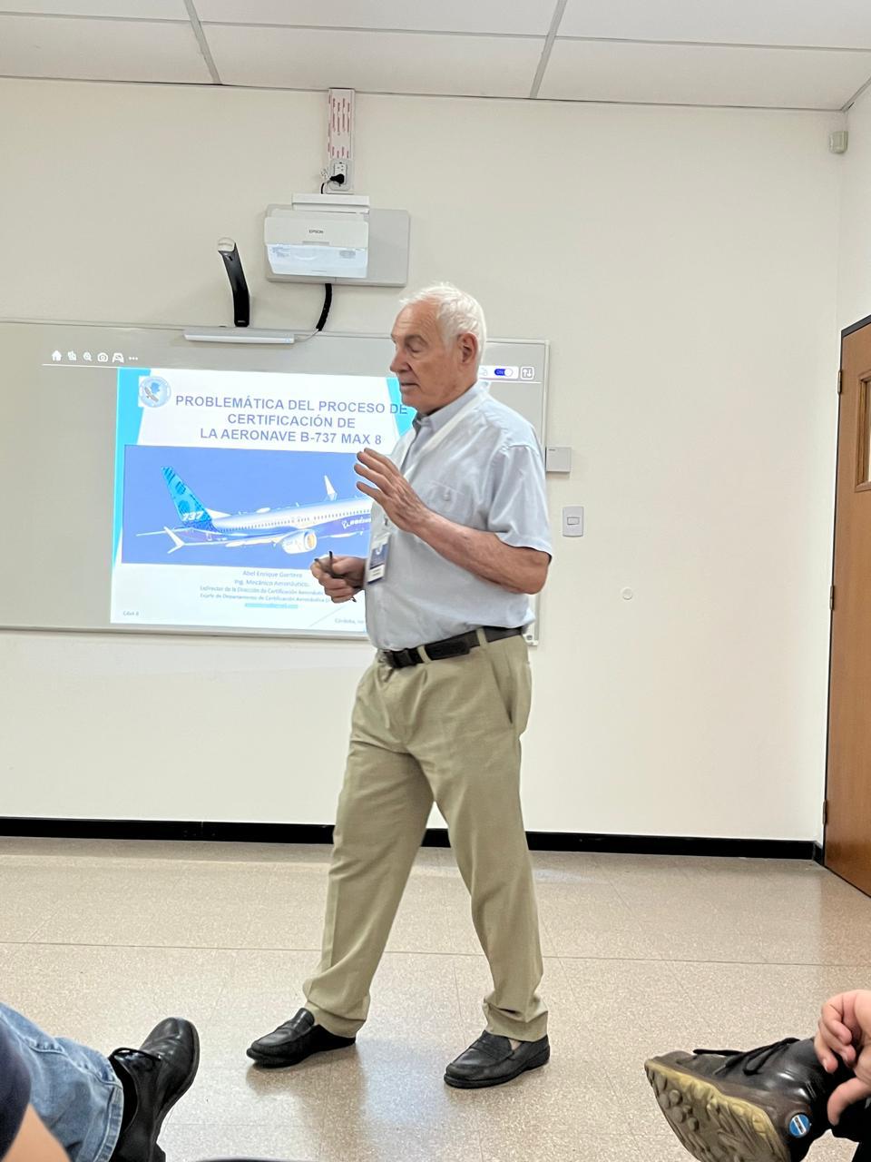 Estudiantes de ingeniería aeronáutica